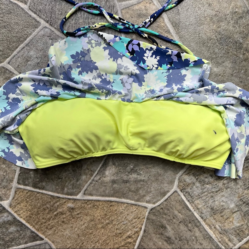 New Look Ruffle Bikini Top - Picture 7 of 13